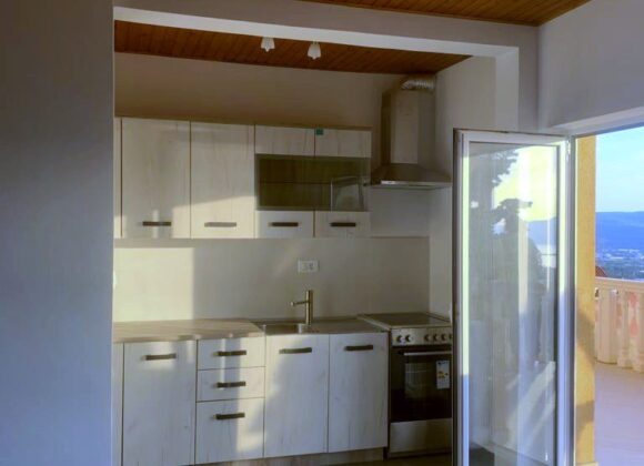 1-bedroom apartment in a low-rise residential building. Kavač (Tivat)