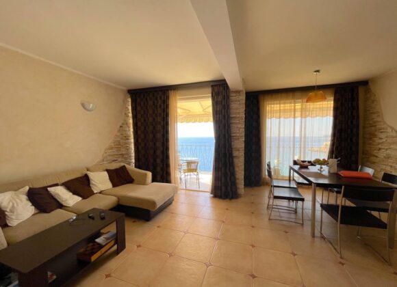 2-bedroom apartment on the first line. Sveti Stefan (Budva)