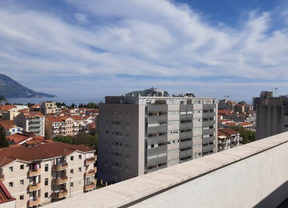 2-bedroom apartment with an attic in a premium residential building. Budva