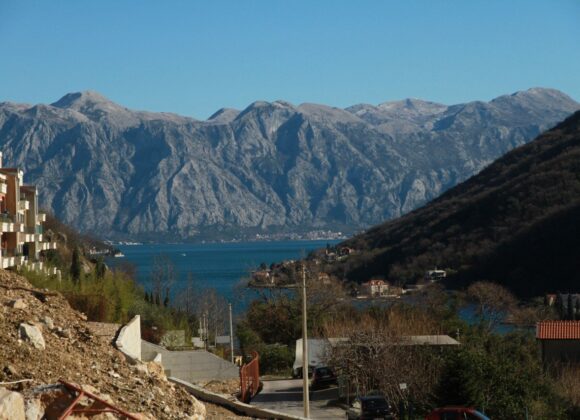 Land plot with a house project. Morinj (Kotor)