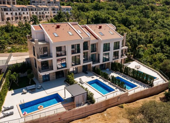 4-bedroom villa with a pool. Reževići (Budva)