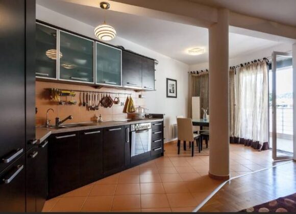 2-bedroom apartment with sea view. Petrovac